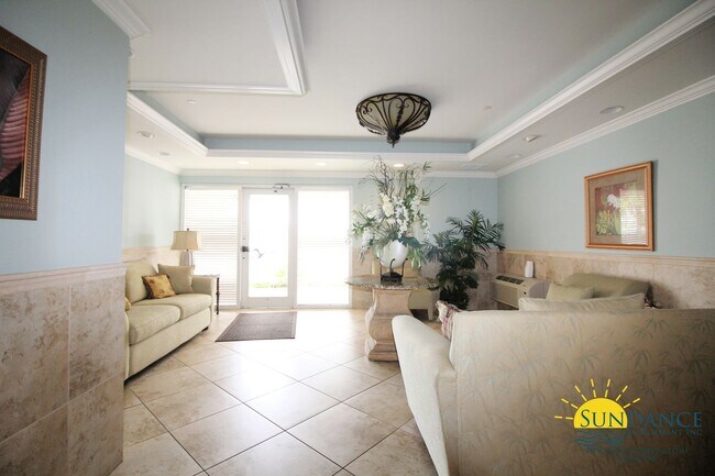 Foto del edificio - Fully Renovated and Furnished 2 Bedroom Co...