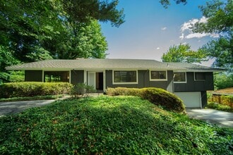 Building Photo - 4145 SW Greenleaf Dr