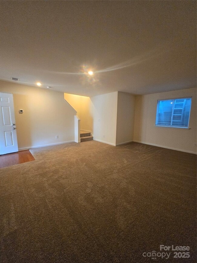 Foto del edificio - 6439 Prosperity Church Rd