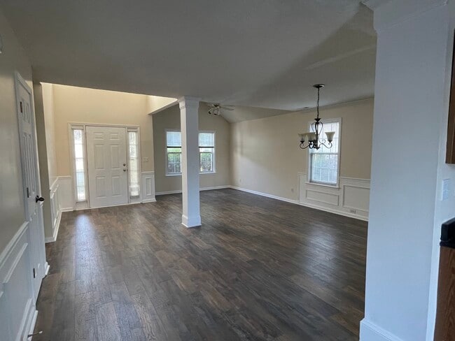 Building Photo - 511 N Water's Edge Dr