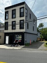 Building Photo - 49 Hill St