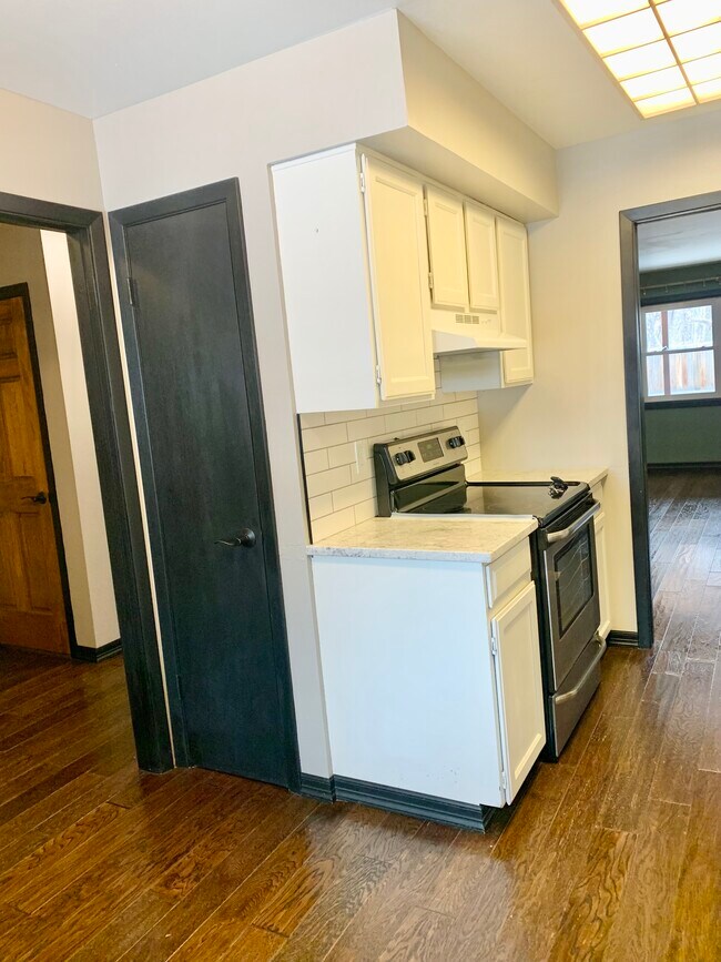 Foto del edificio - 6460 E Wesley Ave