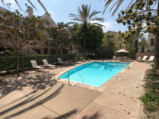 Building Photo - Del Mar Highlands adjacent : Spacious Upgr...