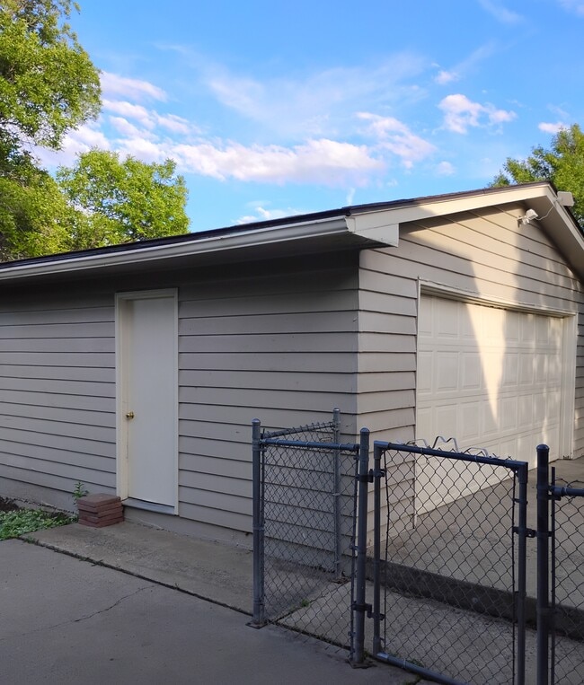 Building Photo - 1009 Harrison Ave