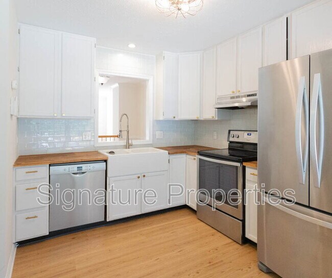 Building Photo - 405 Lakeview Ct