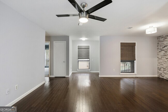 Foto del edificio - 8740 Roswell Rd