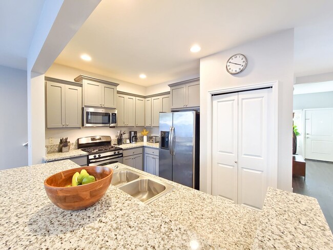 Foto del edificio - 4 bedroom/2.5 bath in Parkside Estates