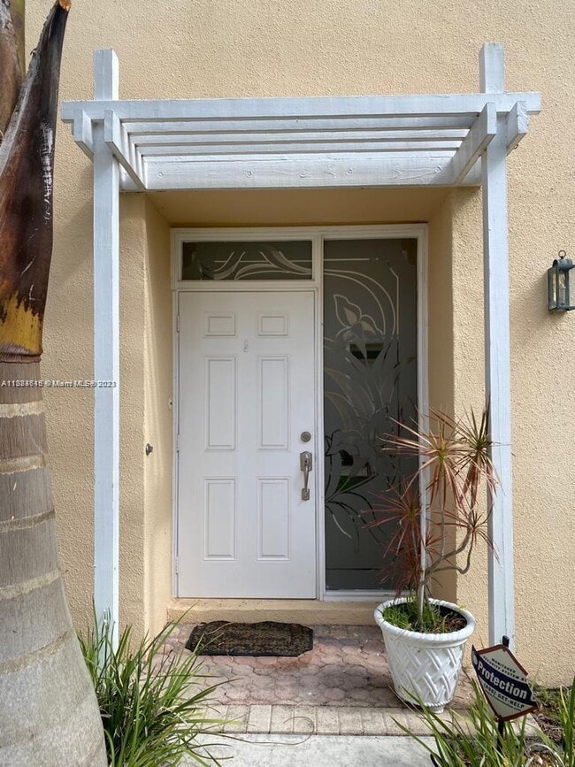 Building Photo - 9766 Royal Palm Blvd