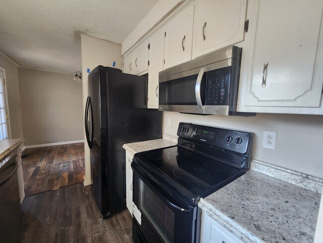 Foto del edificio - 738 Spees Dr