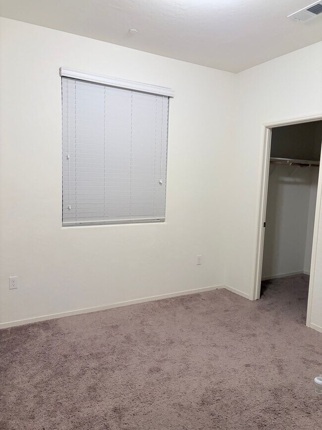 Building Photo - 1588 Hartley Dr