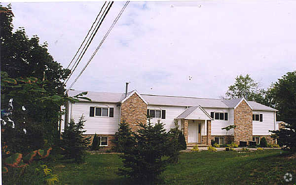 Building Photo - 441-449 Graham Rd