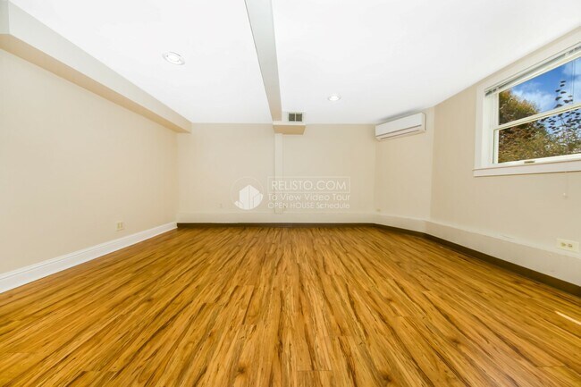 Foto del edificio - 631 Carolina St