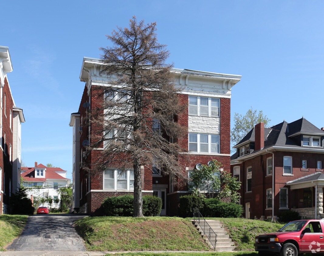 Building Photo - 3214-3220 Saint John Ave
