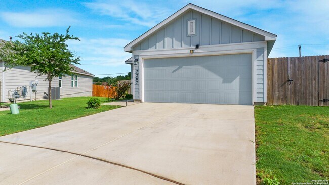 Foto del edificio - 3-BEDROOM LENNAR HOME IN NORTHEAST CROSSING