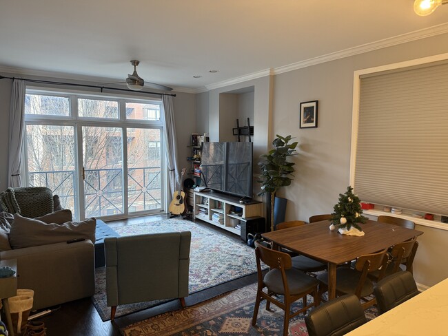 Building Photo - 2117 W Rice St