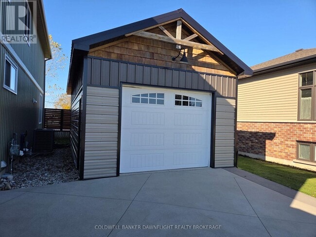 Building Photo - 12 Knell Cres