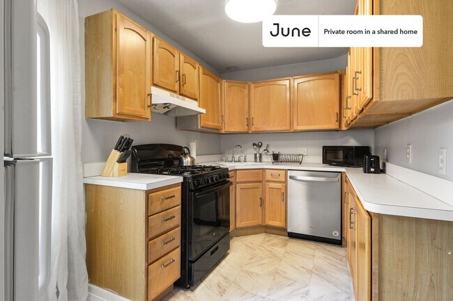 Foto del edificio - Room in Shared 4 bed/2.5 bath home in Allston