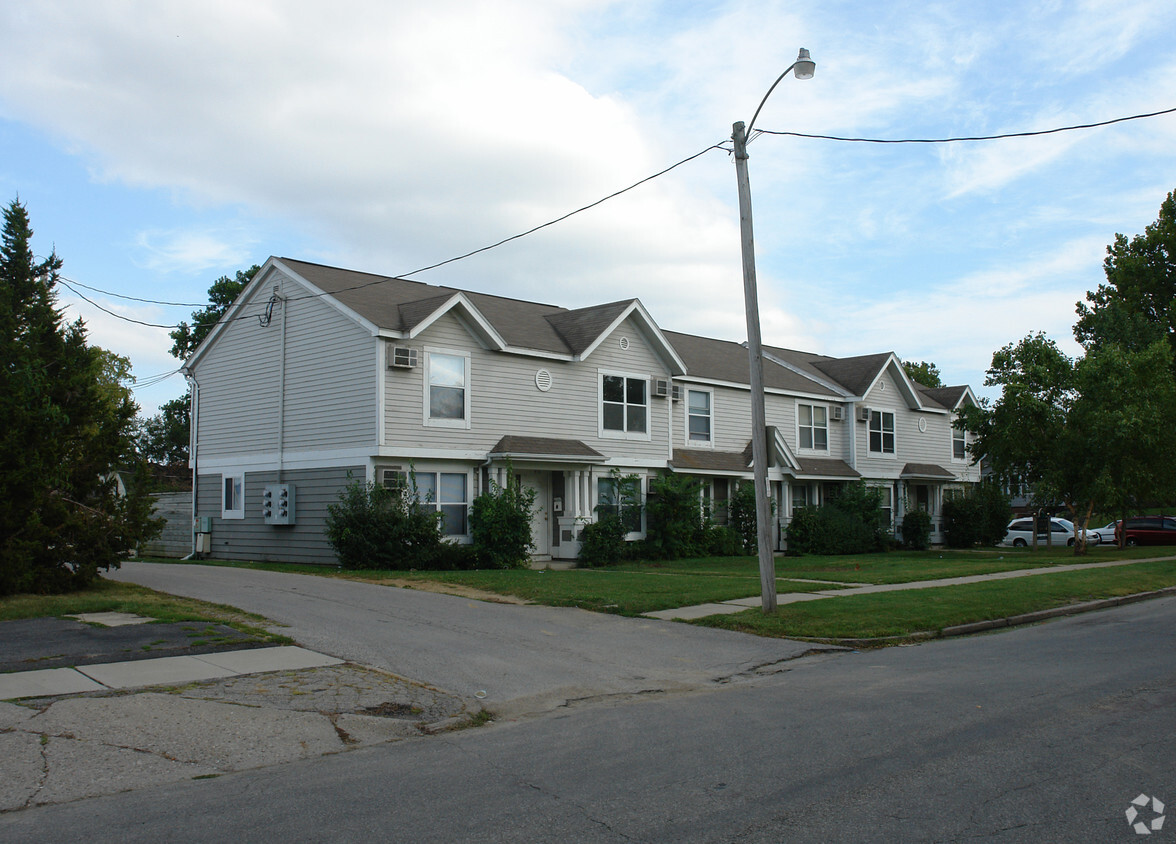 Stewart Park Apartments - Stewart Park Townhomes