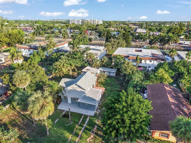 Foto del edificio - 223 SW 1st Ct