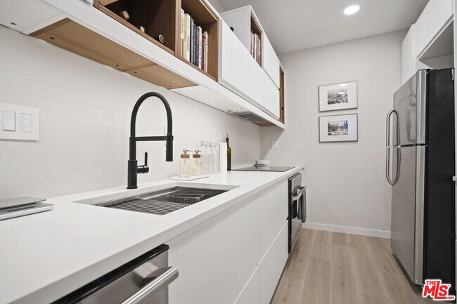 Foto del edificio - 630 W 6th St