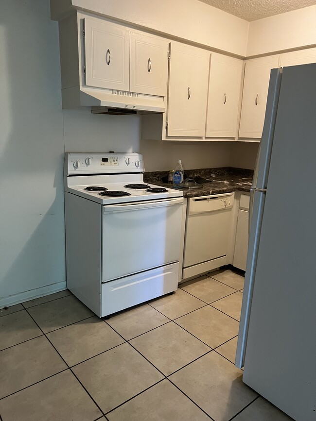 Foto del edificio - 127 Whispering Oaks Ln