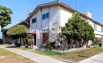 Building Photo - 901 Linden Ave