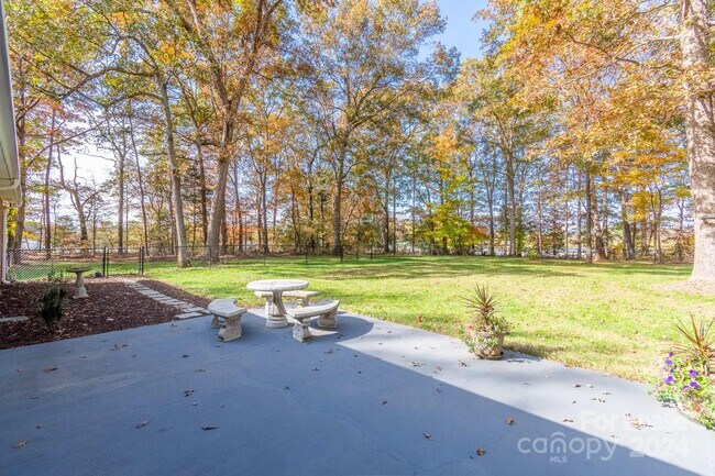 Building Photo - 7589 Monbo Rd