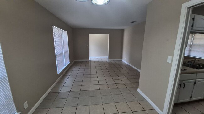 Building Photo - 7102 Glen Point Dr