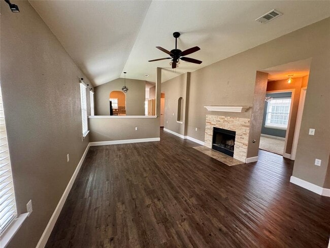 Building Photo - 7900 Tee Dr