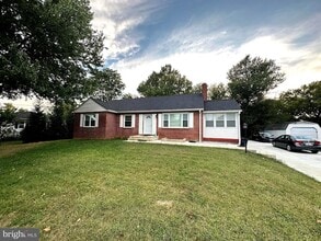 Building Photo - 16200 Dorset Rd