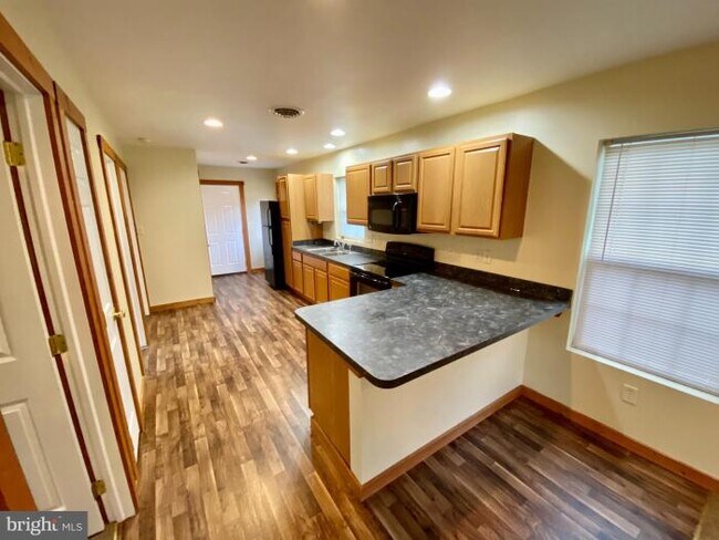Building Photo - 2 bedroom in Robesonia PA 19551