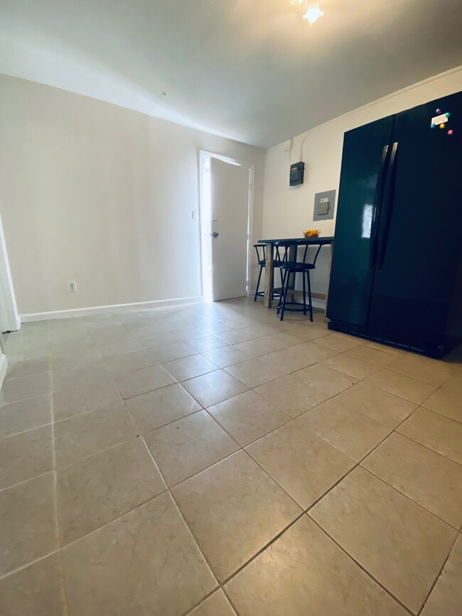 Kitchen / Living Room - 228 Gateway Dr