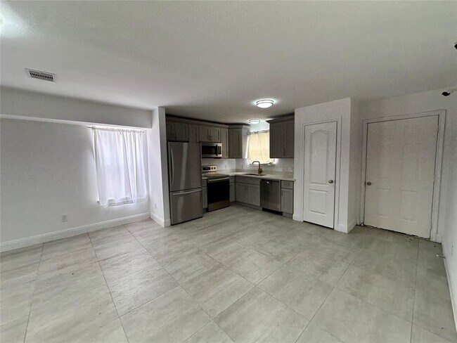 Foto del edificio - 3415 Twp Grove Ln