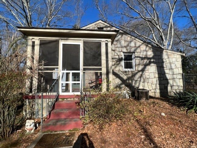 Photo - Charming 2 bed 1 bath house in Five-Points!