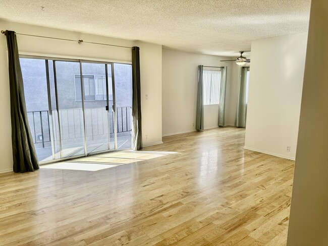 Foto del edificio - 4325 Dixie Canyon Ave