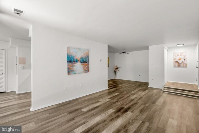 Building Photo - 435 Christopher Ave