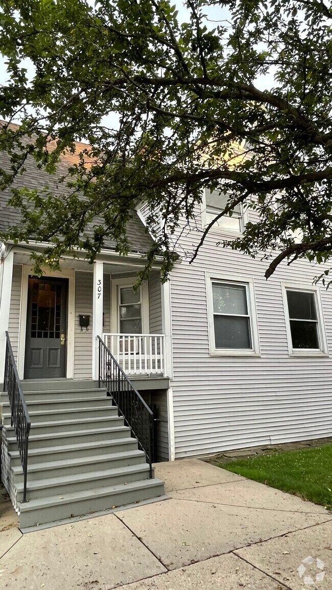 Building Photo - 307 McKinley St
