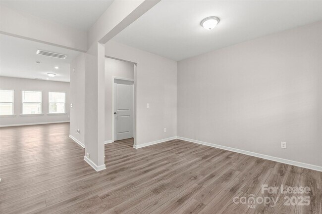 Foto del edificio - 5613 Amelia Ln