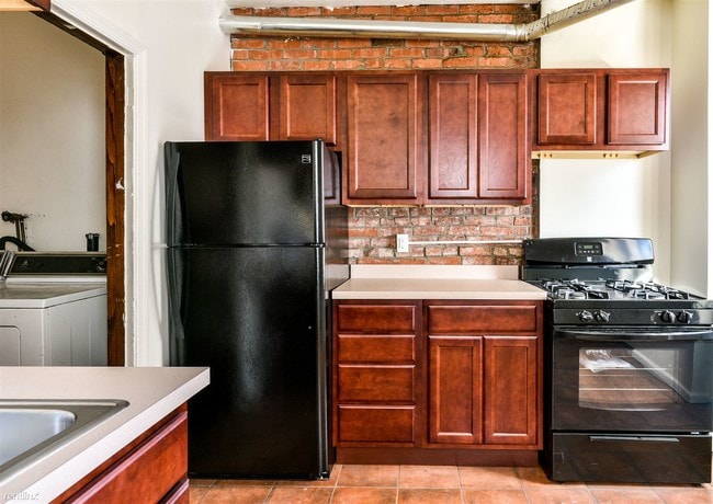 Building Photo - 3 br, 1 bath House - 3204 Kennett Sq