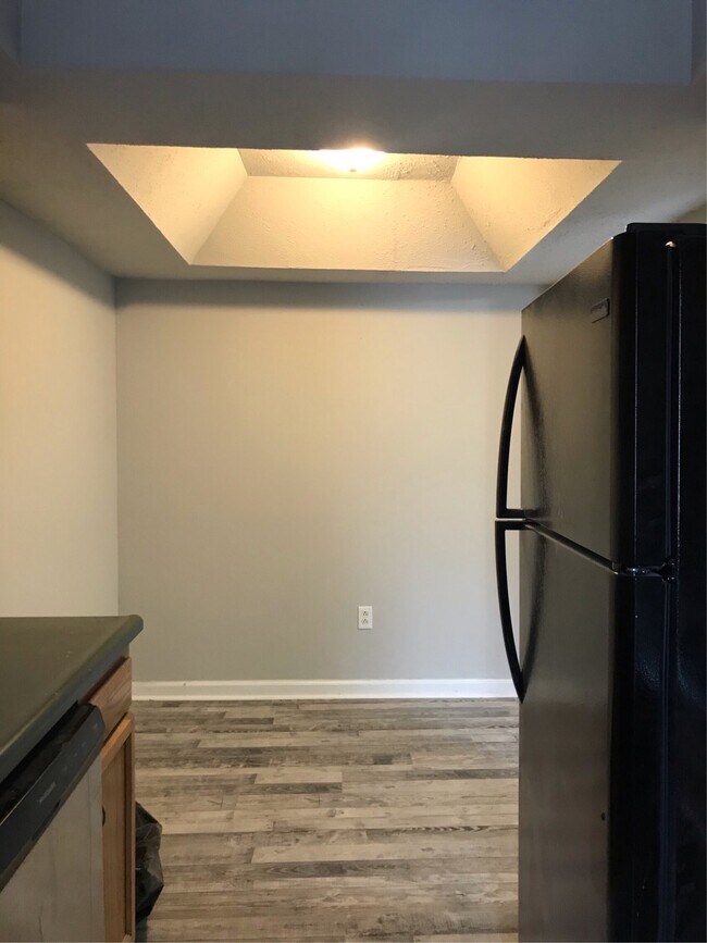 Building Photo - 124 Karen Ct