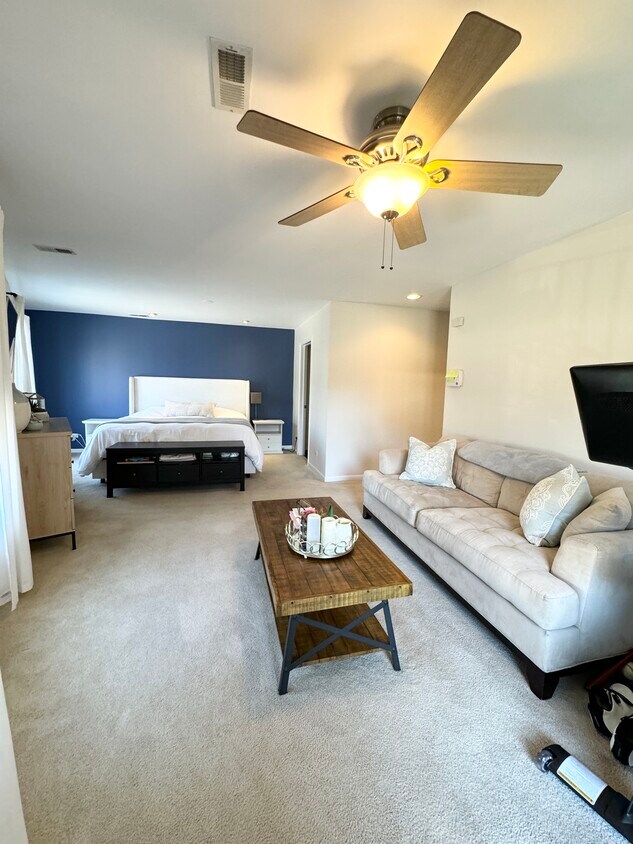 Foto principal - 875 N Milwaukee Ave