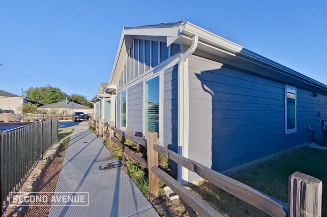 Foto del edificio - 8719 Cottage Crk Dr