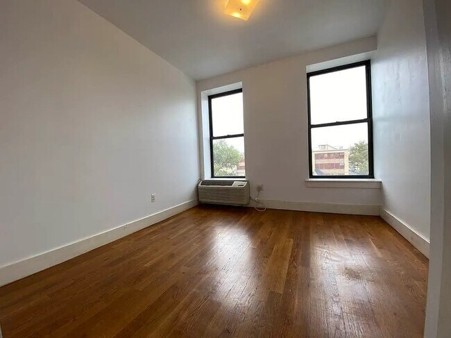 Foto del edificio - 848 Madison St