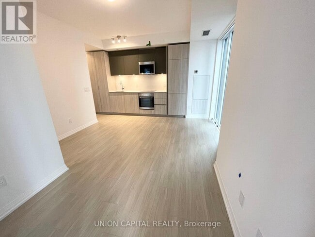 Building Photo - 8 Widmer St