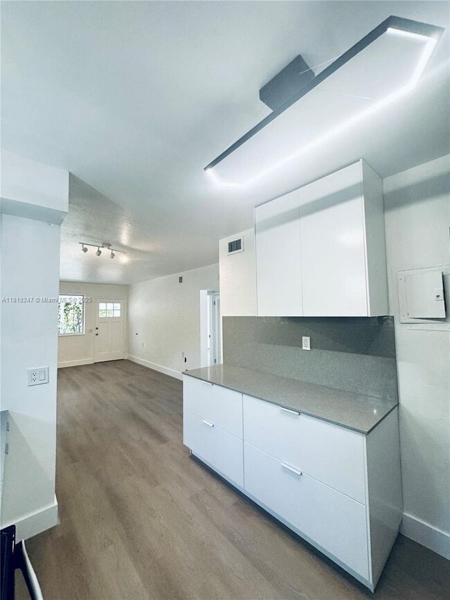 Foto del edificio - 10824 NE 3rd Ct