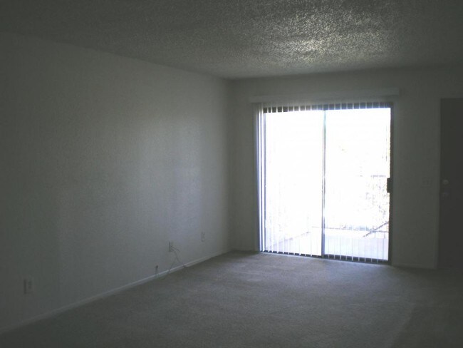 Foto del edificio - 2461 W. Acacia Ave.