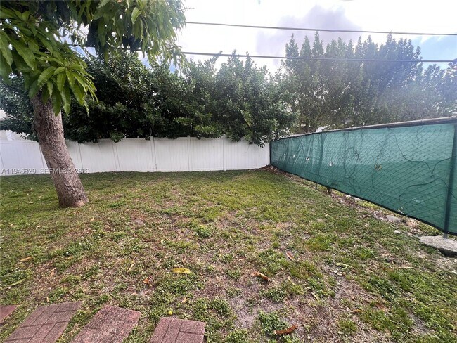 Foto del edificio - 5010 SW 26th Ave