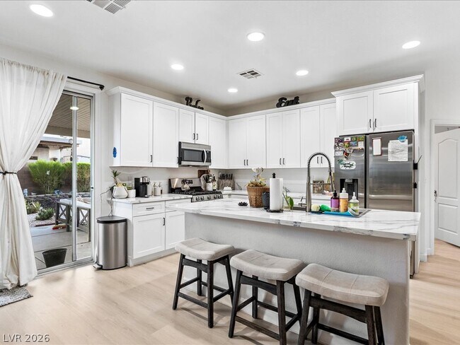 Foto del edificio - 7615 Paso Robles Ave