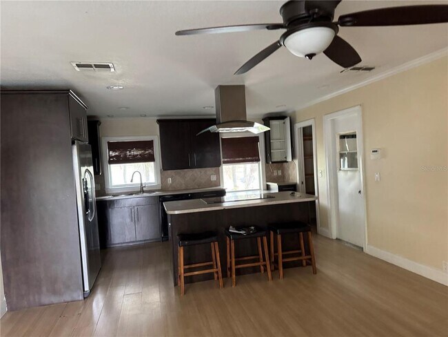 Foto del edificio - 1019 Mockingbird Cir
