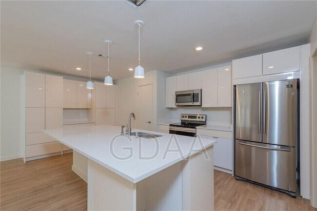 Building Photo - 3833 Steck Ave
